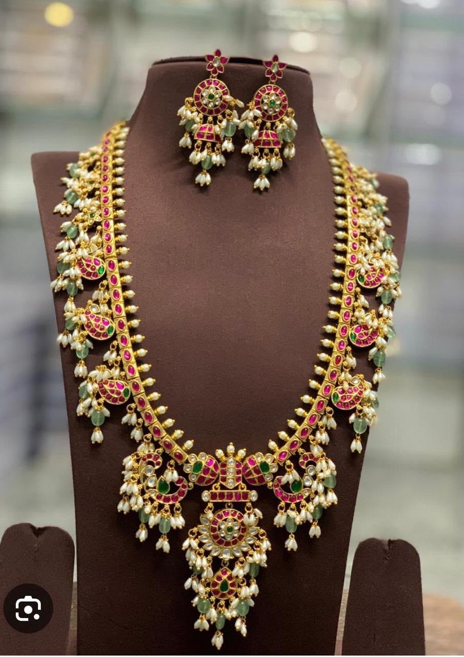 Guttapusulu with jadau haram with earrings