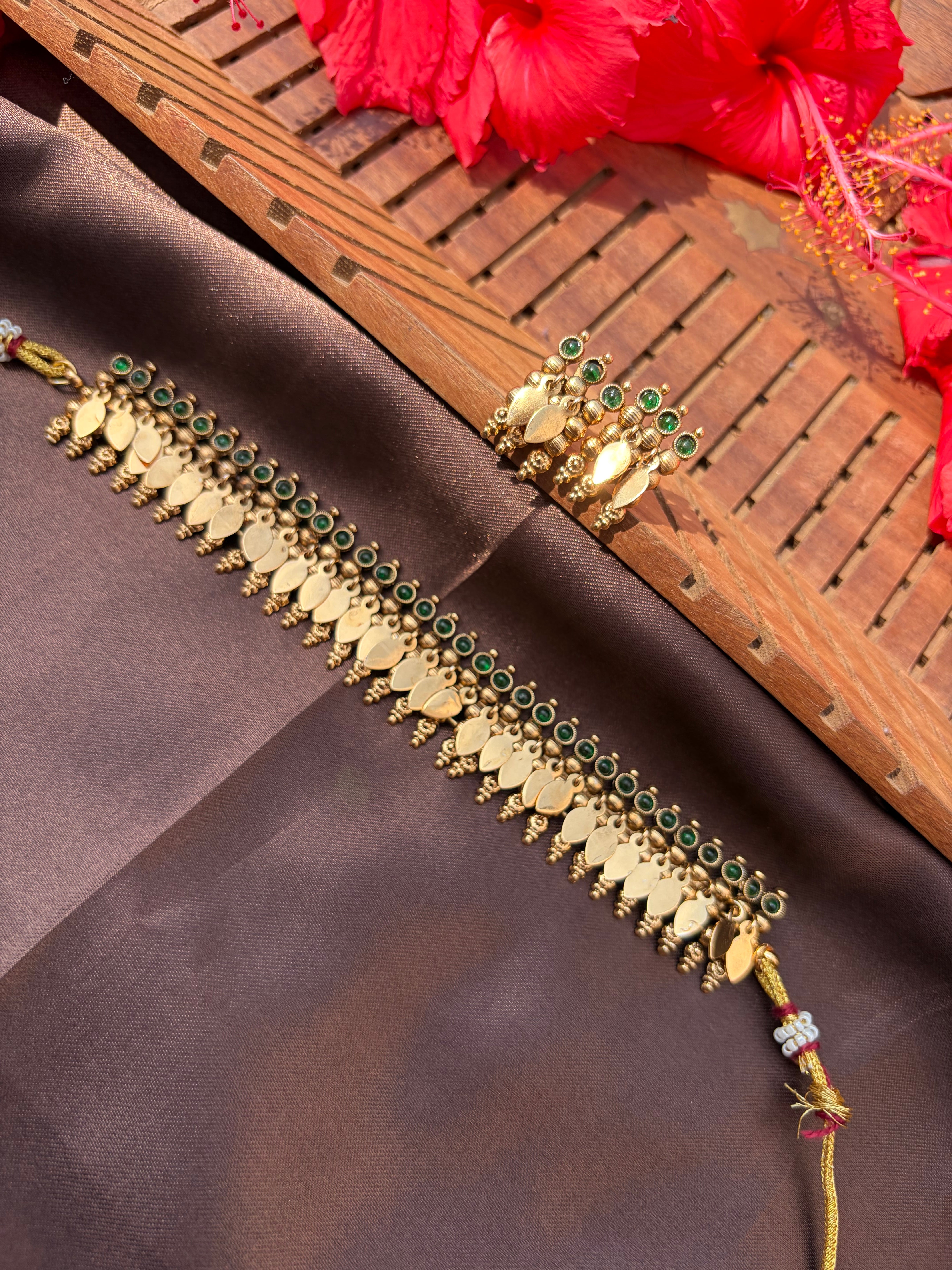 Elakkathali necklace with emerald stone