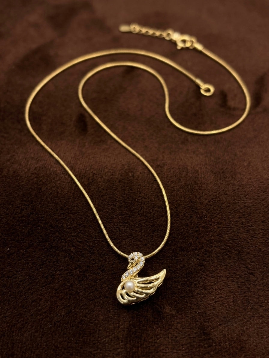 Anti tarnished chain with pendant