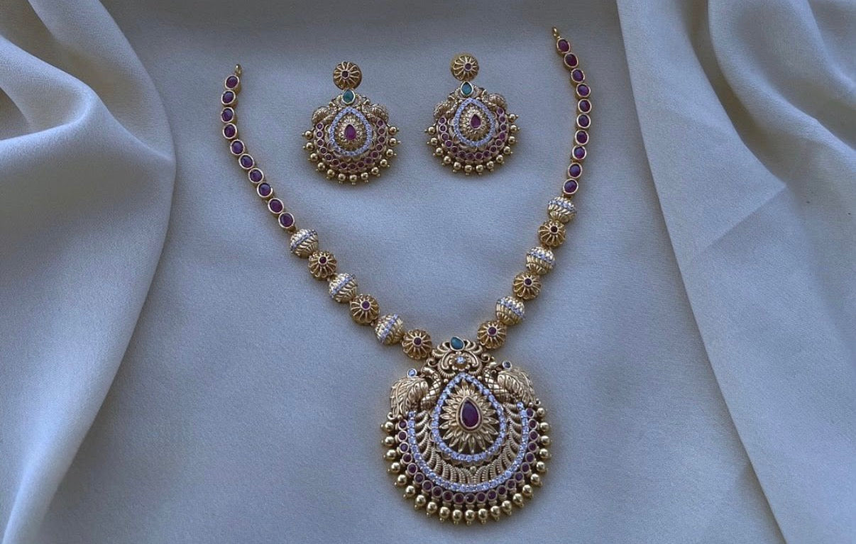 Antique necklace with multiple stone and earrings