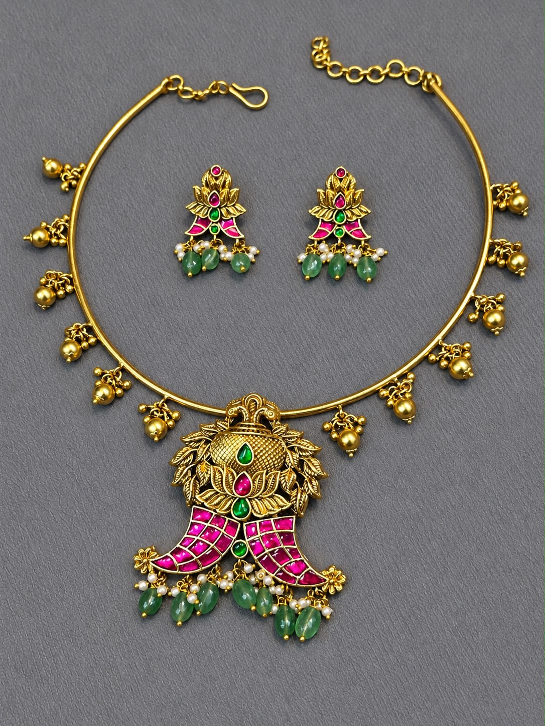 Hasli type jadau necklace with earrings