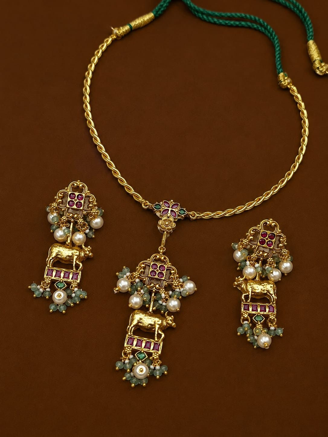 Statement hasli necklace with earrings