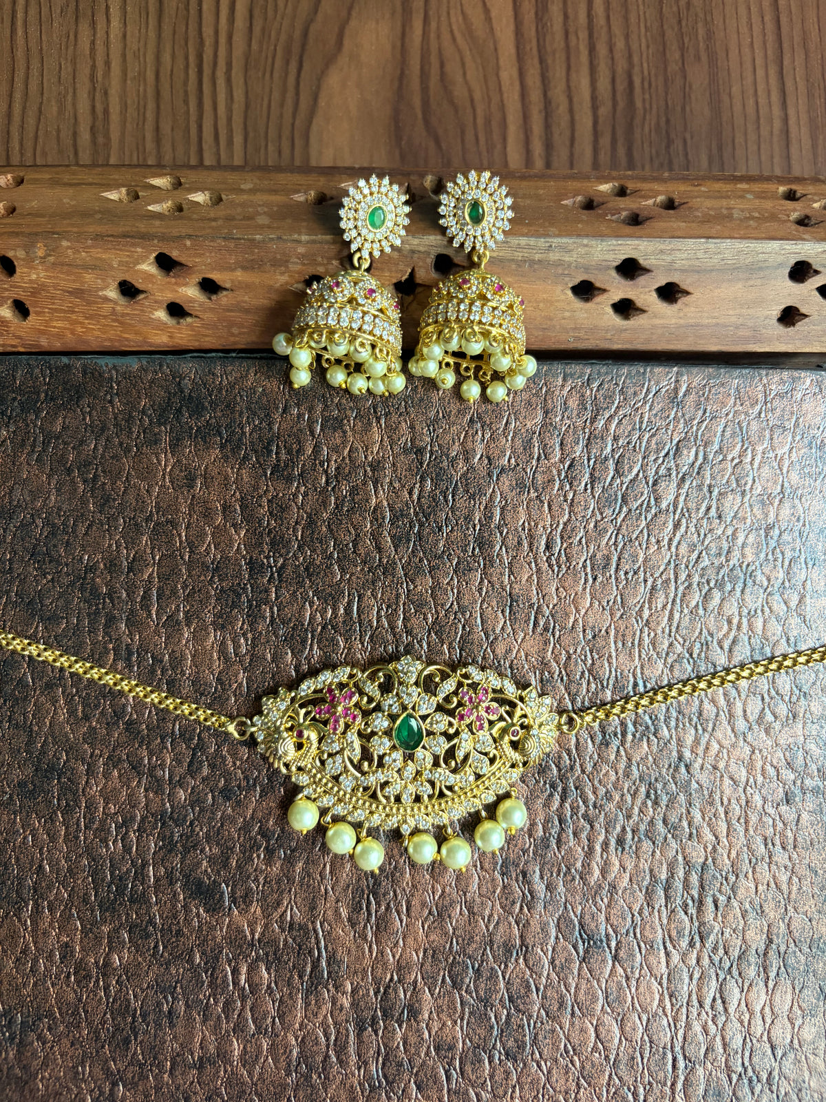 Antique chocker with earrings