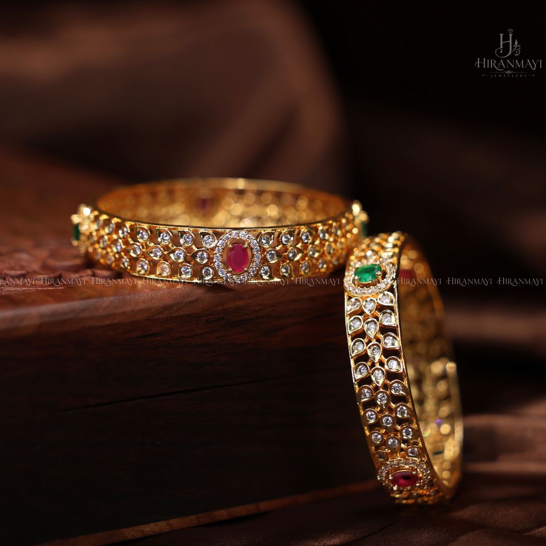 6 Ad stone with ruby and emerald studded bangles