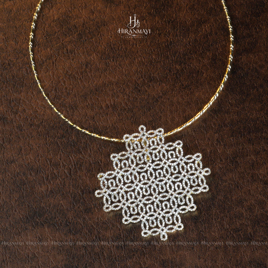 Kolam pattern pendant with hasli