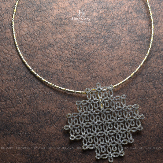 Kolam pattern pendant with hasli