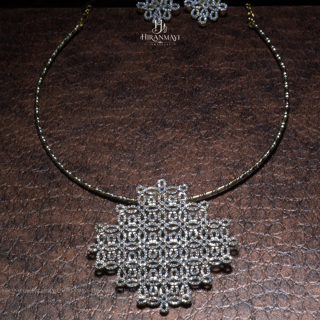 Kolam pattern pendant with hasli
