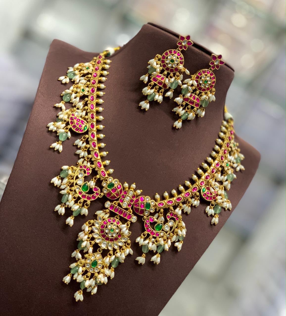 Guttapusulu jadau necklace with earrings