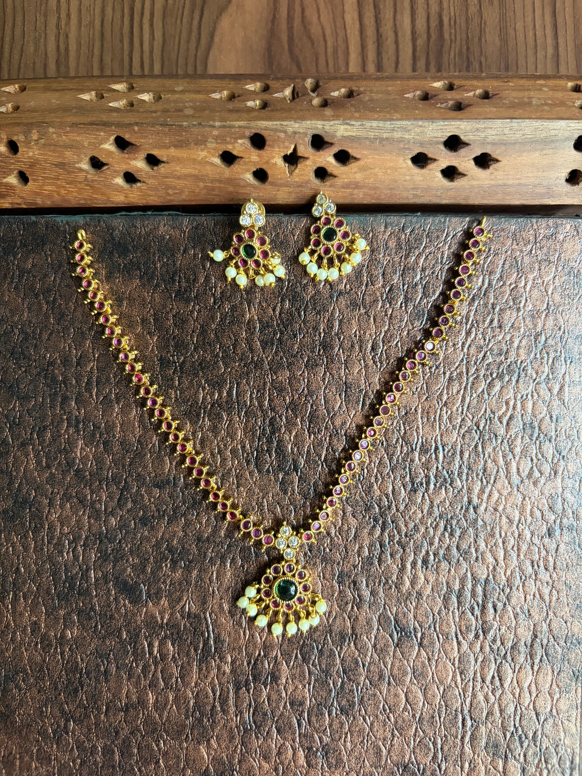 Kemp stone necklace with earrings
