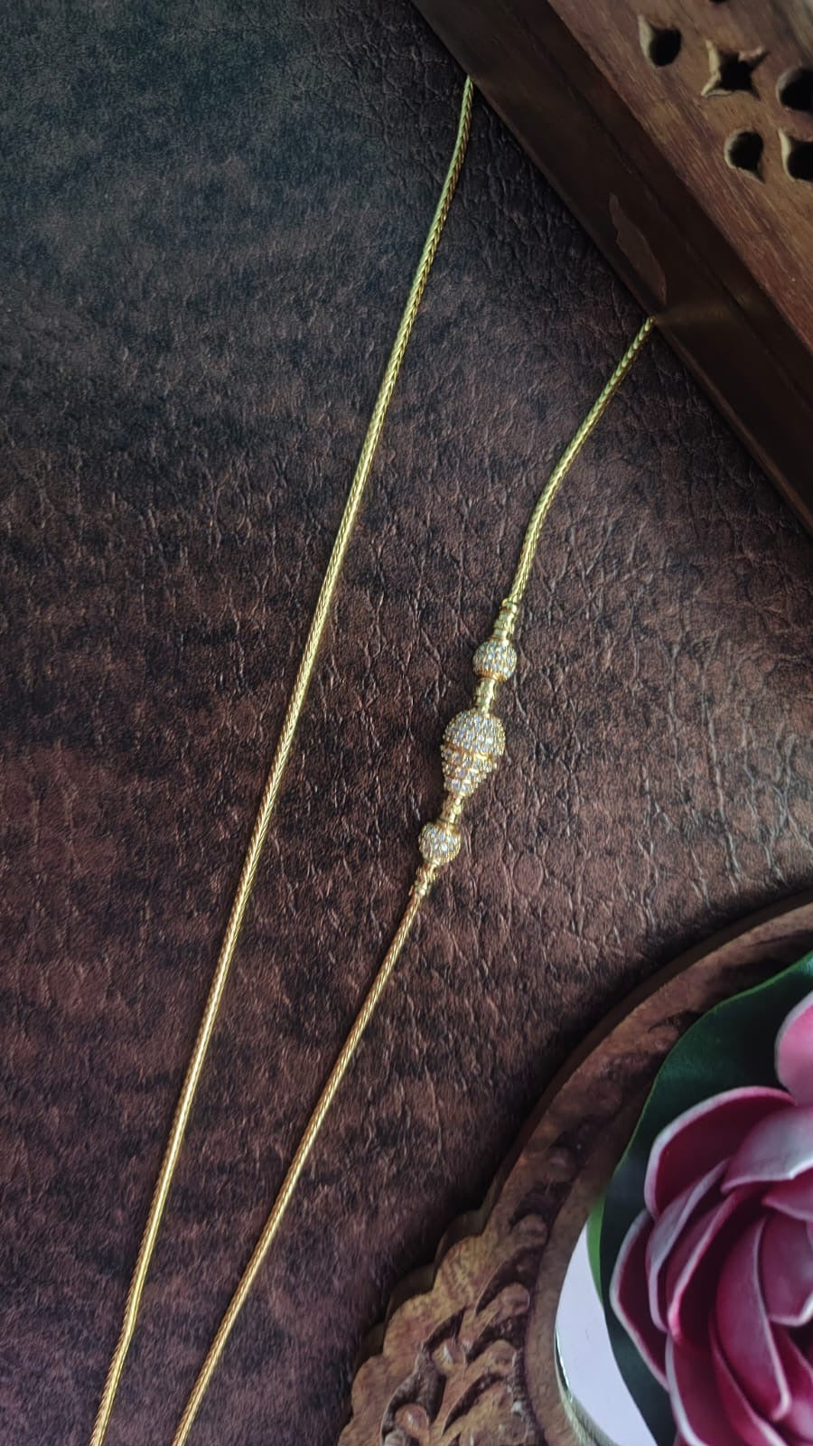 Ball pattern stone mugapu chain