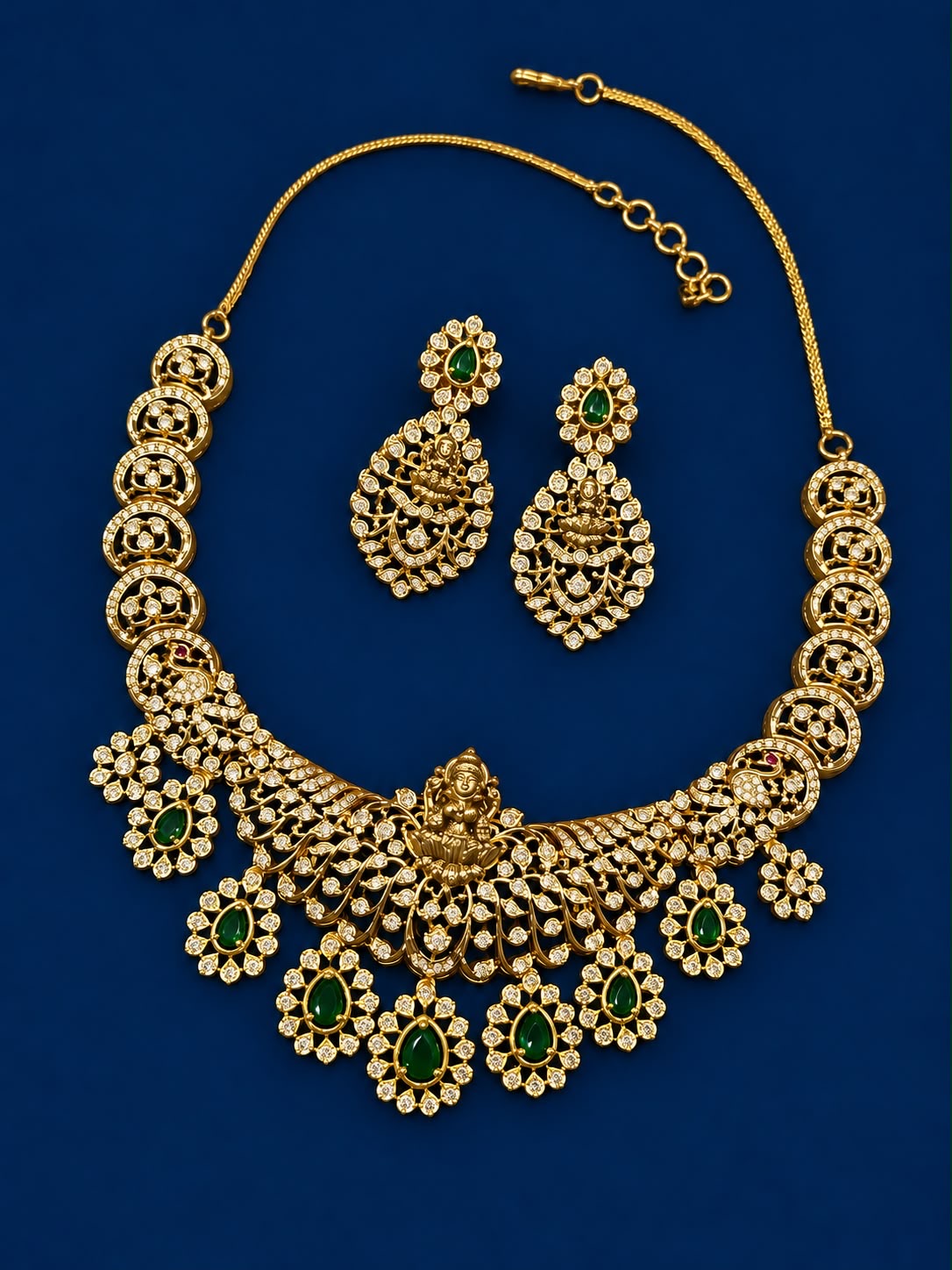 Stone placed statements necklace with earrings
