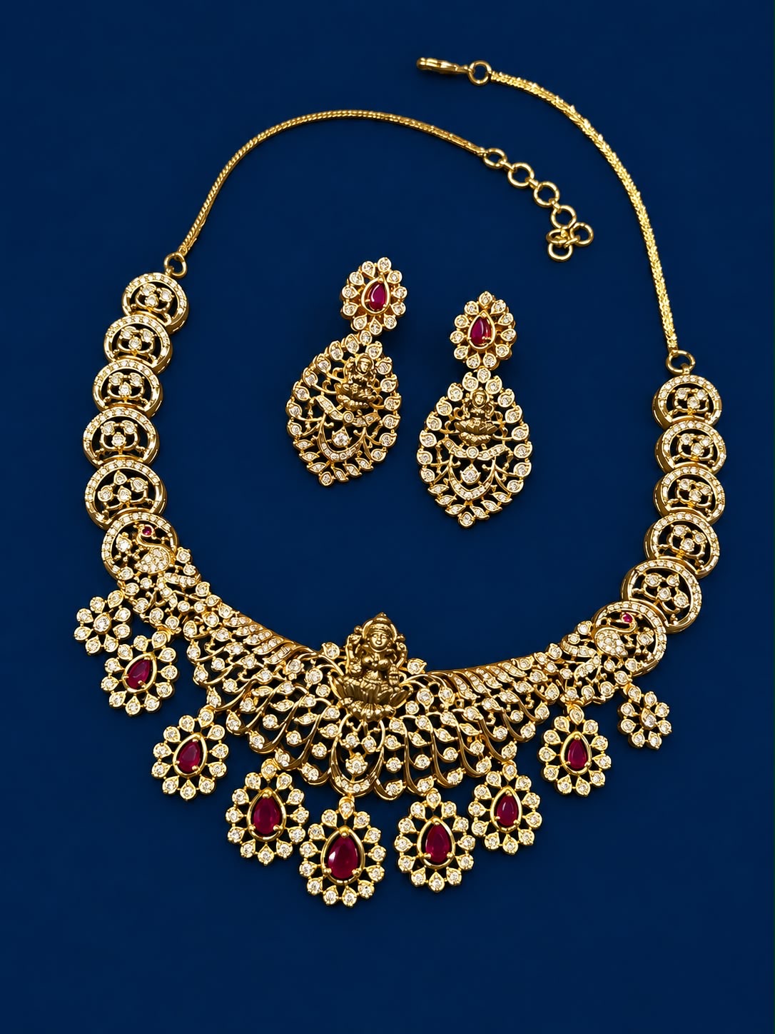 Stone placed statements necklace with earrings