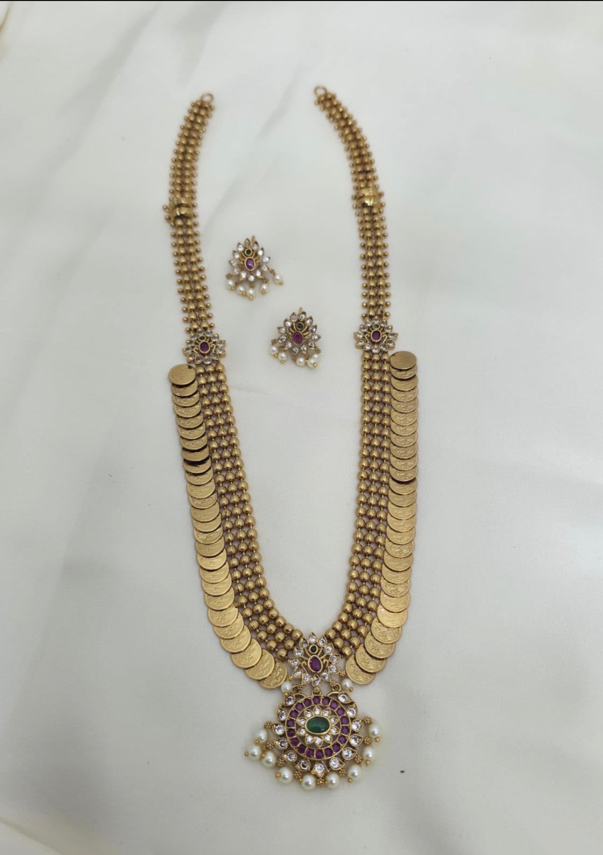 Coin haram with kemp stone pendant and earrings