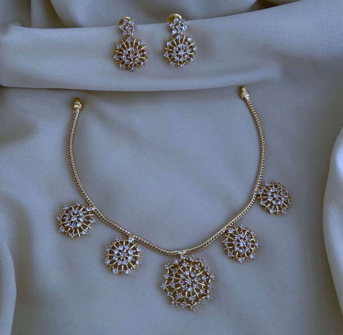 Star hanging necklace with earrings