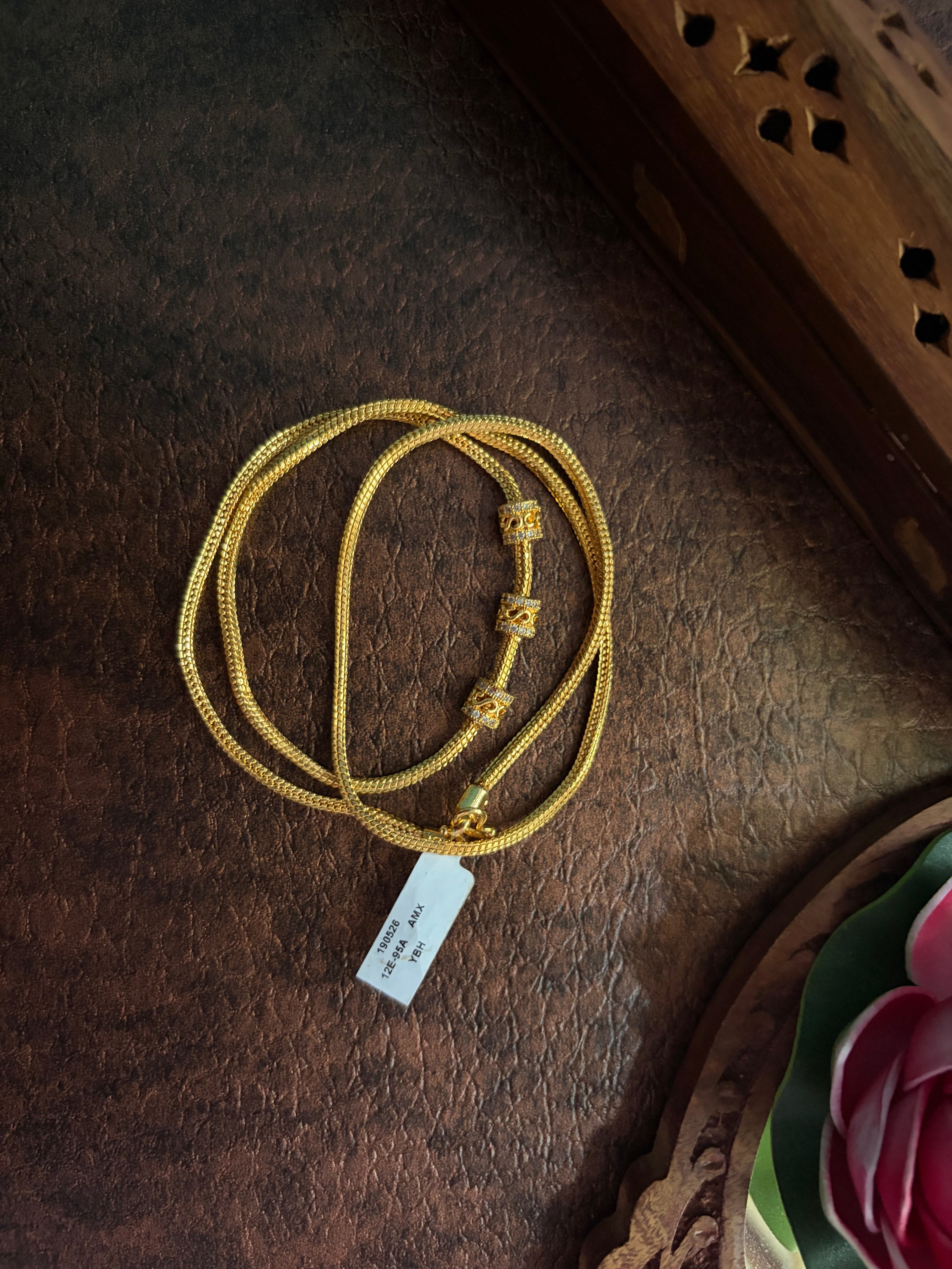 Cube pattern stone mugapu chain