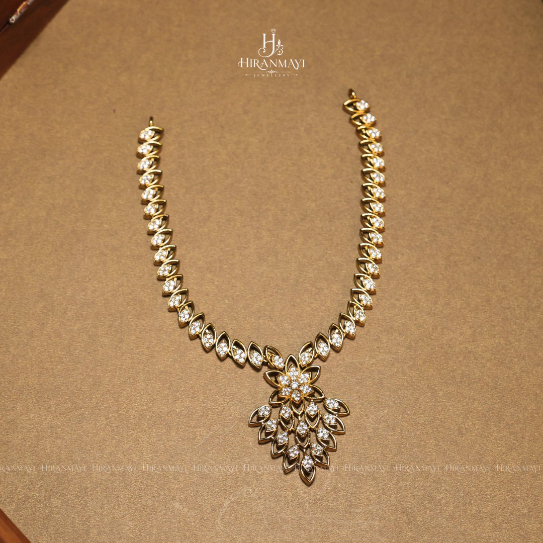 Leaf pattern white stone necklace