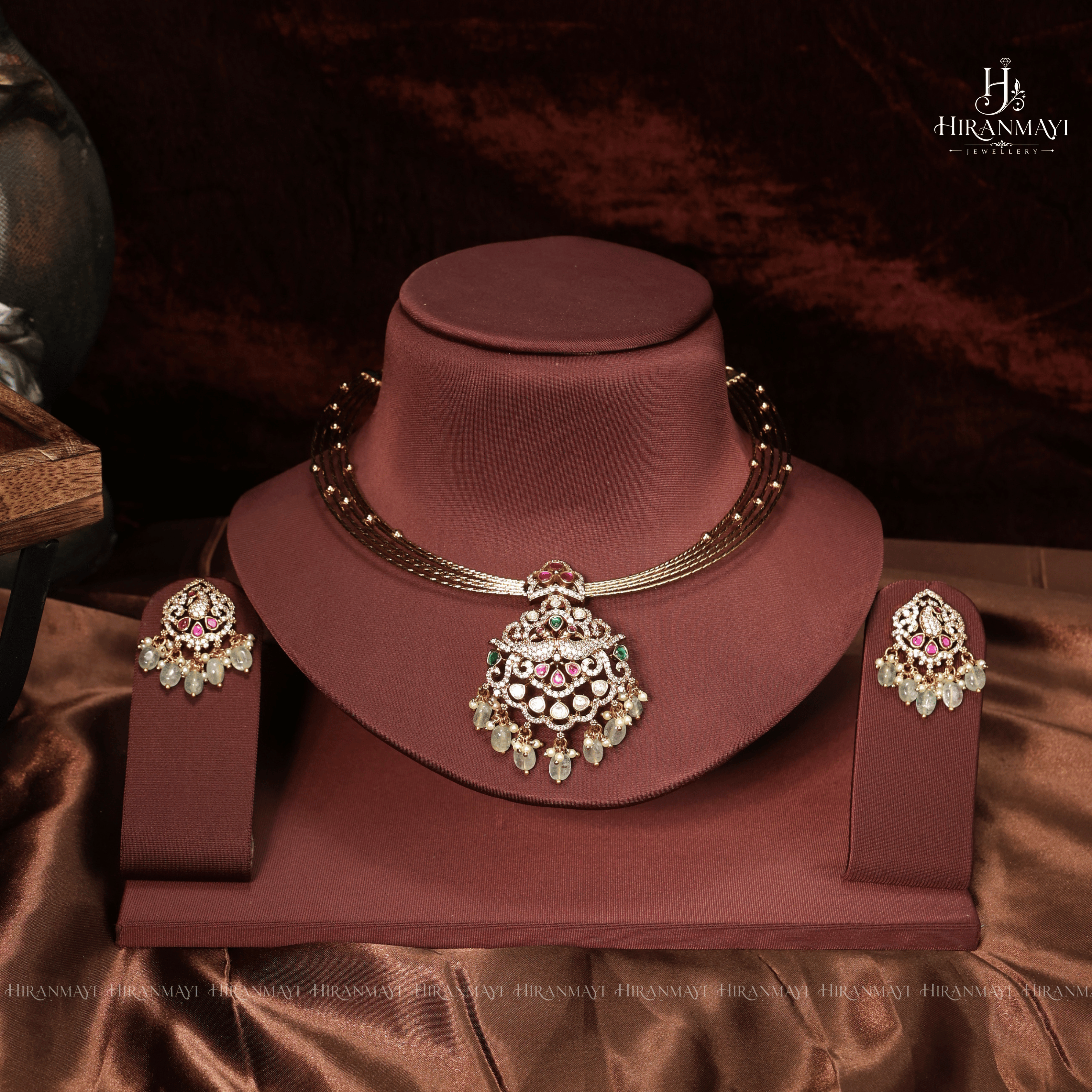 Hasli Type Necklace With Kundan Pendant