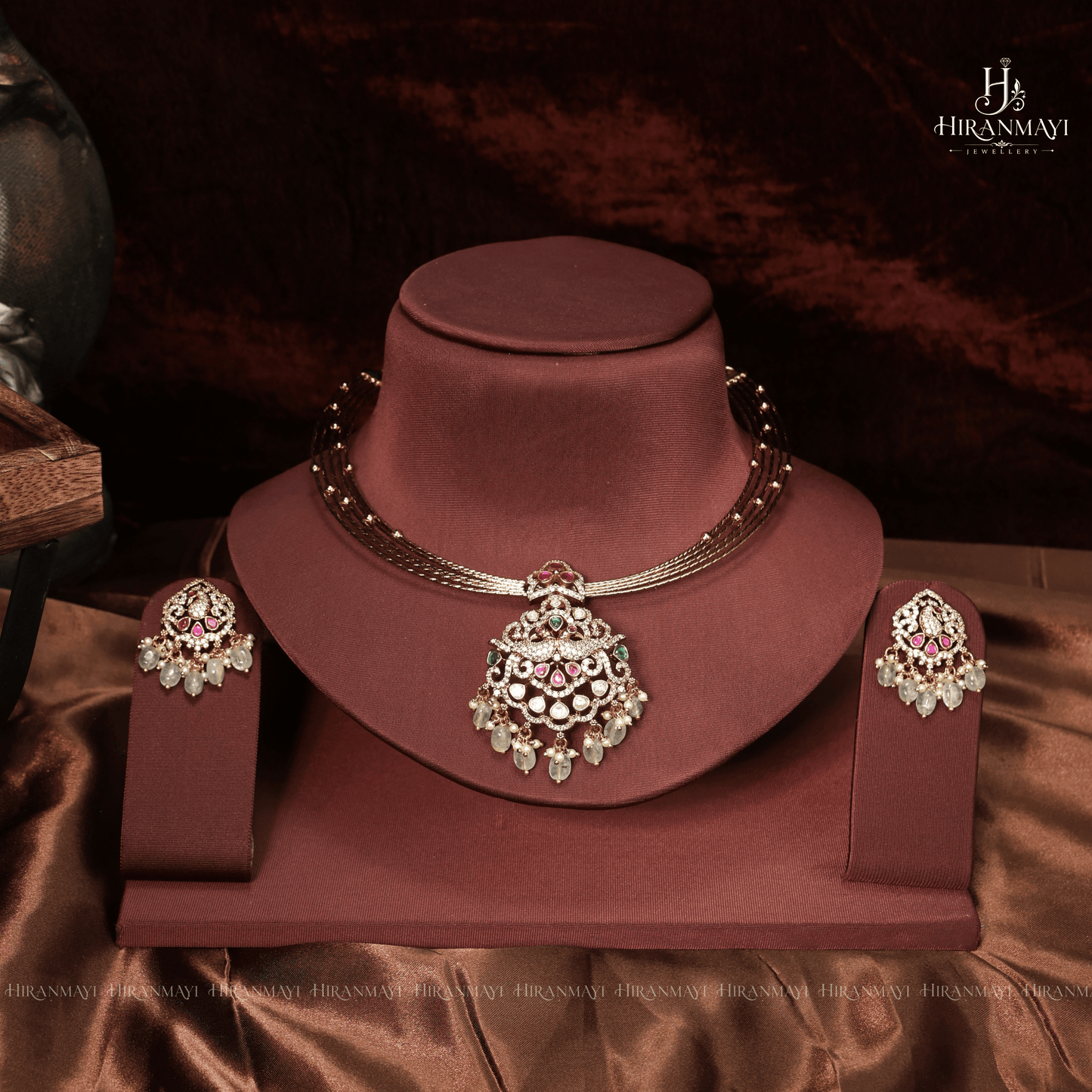 Hasli Type Necklace With Kundan Pendant