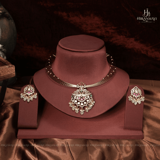Hasli Type Necklace With Kundan Pendant