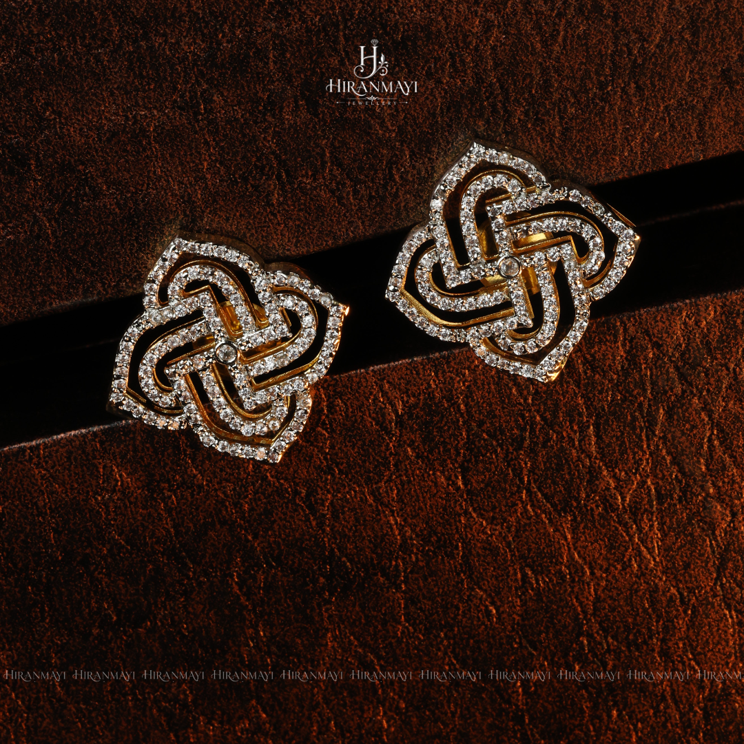 Kolam pattern pendant with hasli