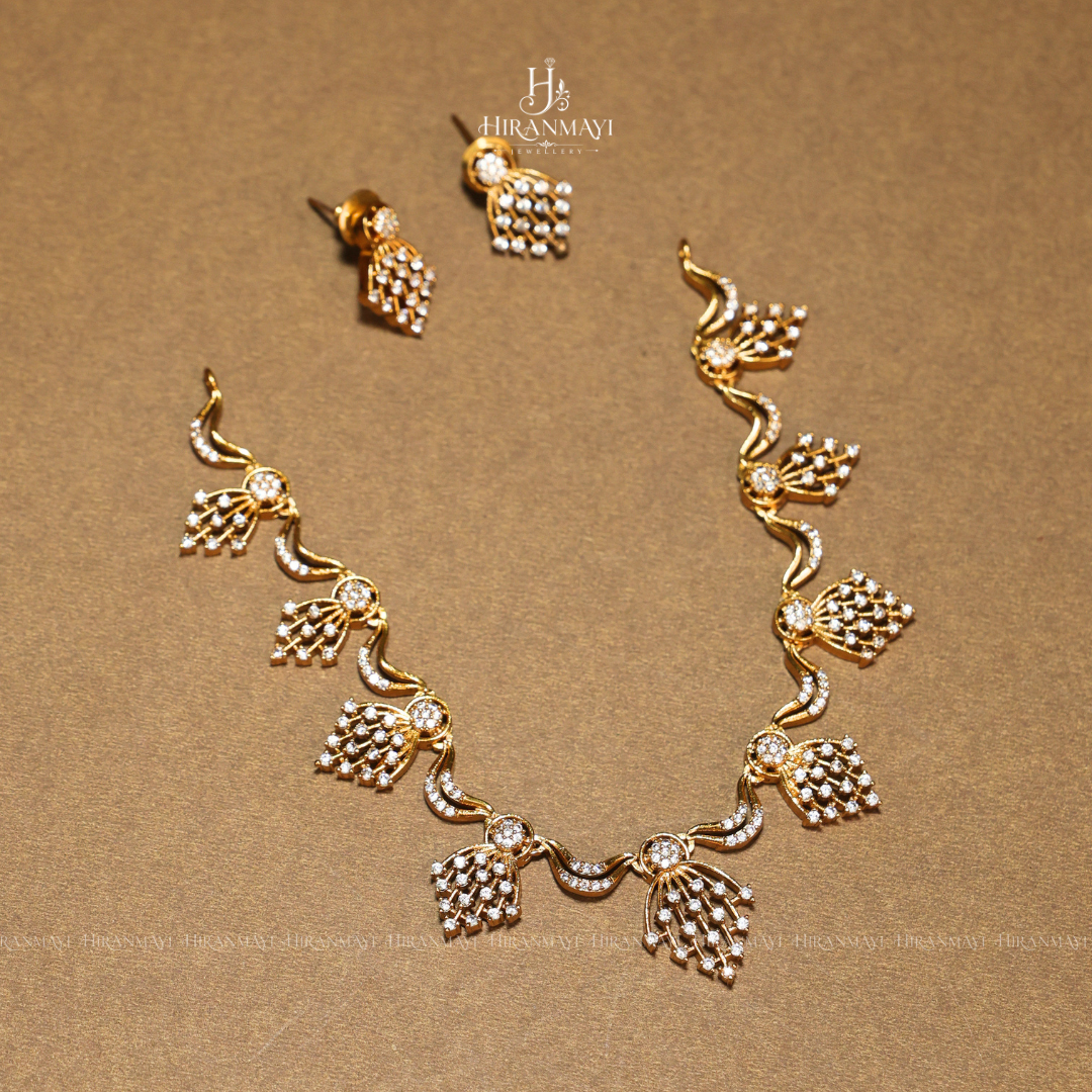 Peacock feathers pattern necklace