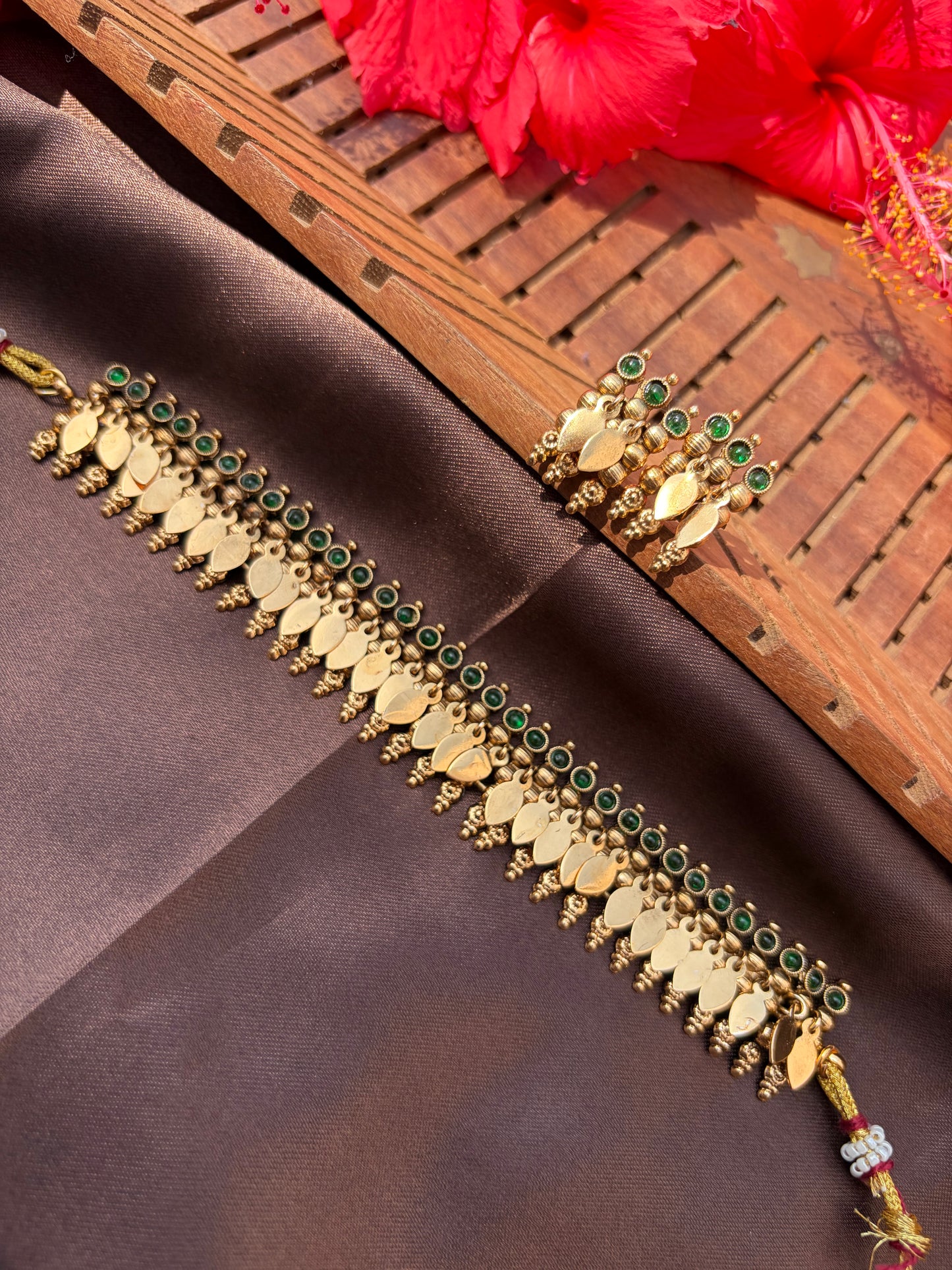 Elakkathali necklace with emerald stone