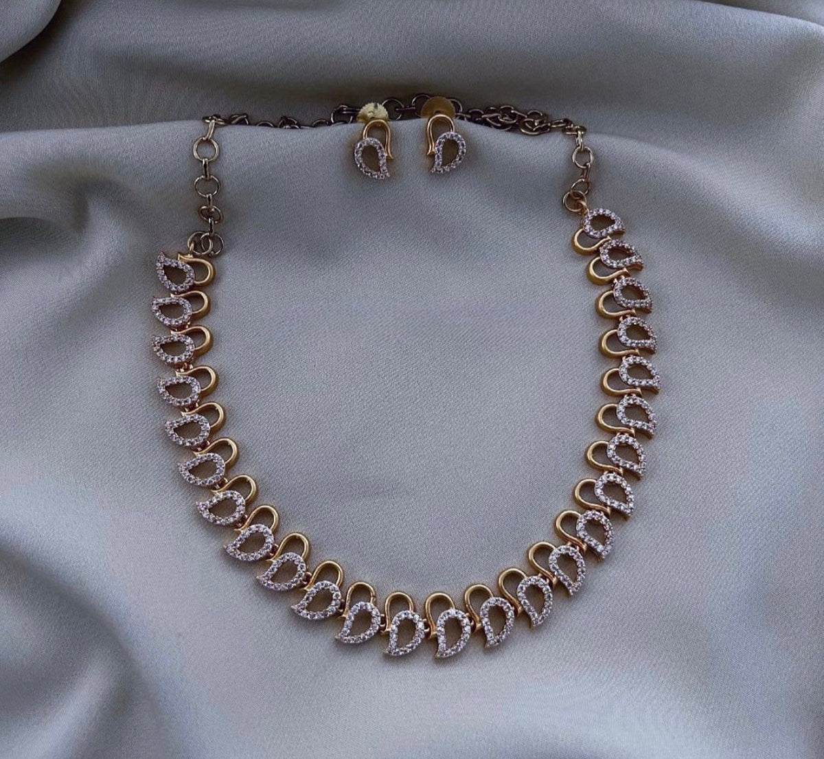 Mango motif necklace with earrings