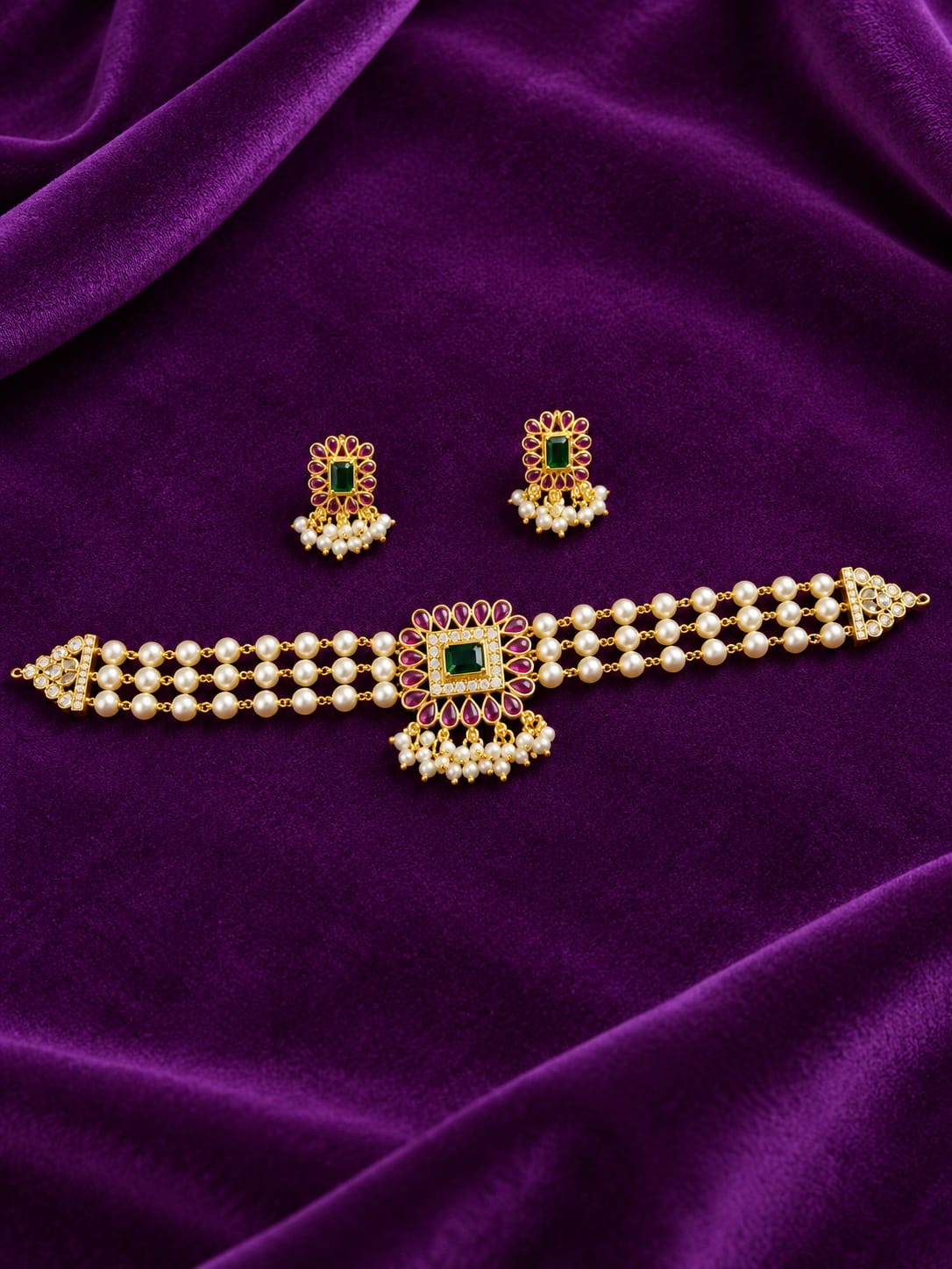 Pearl chocker with stud