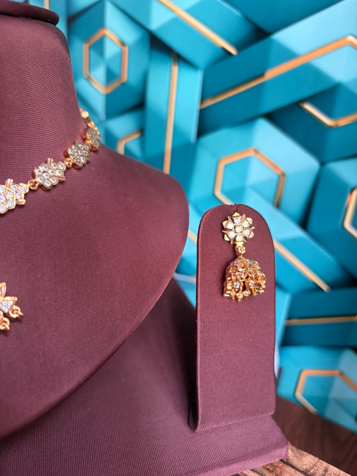 Annam white stone attigai with earrings