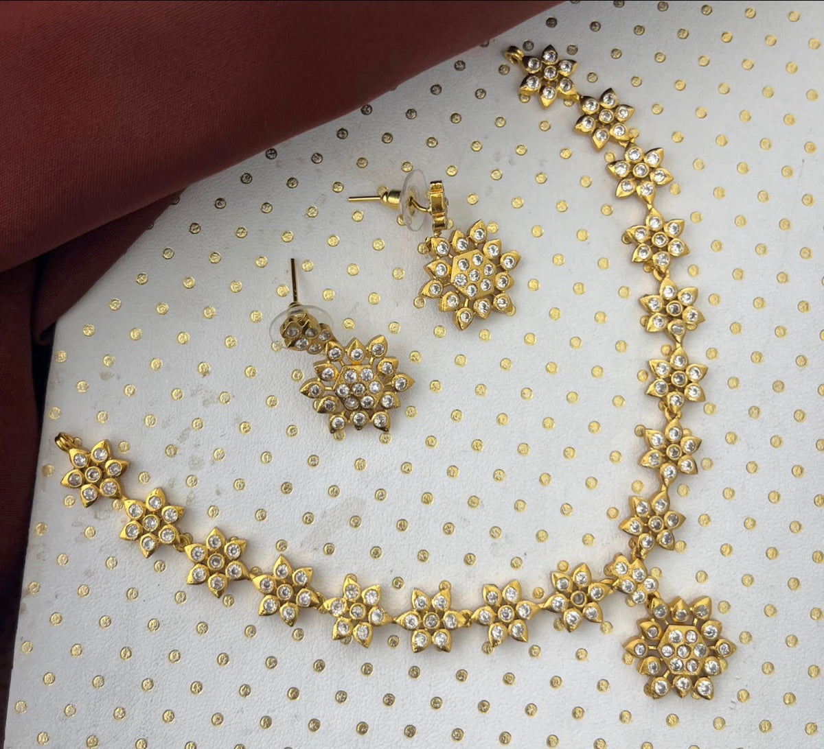 Star type white stone necklace with earrings