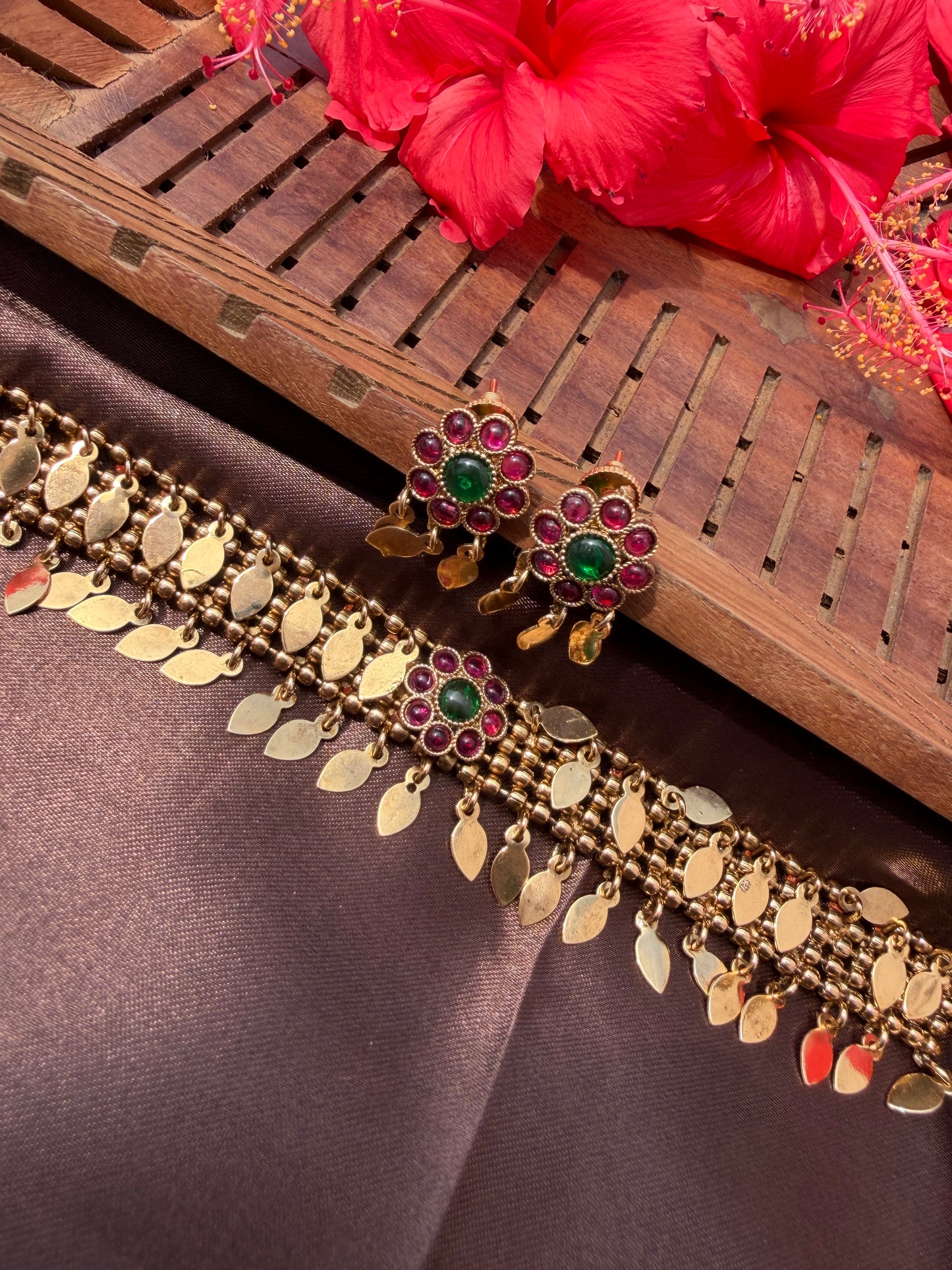 Elakkathali necklace with flower motif