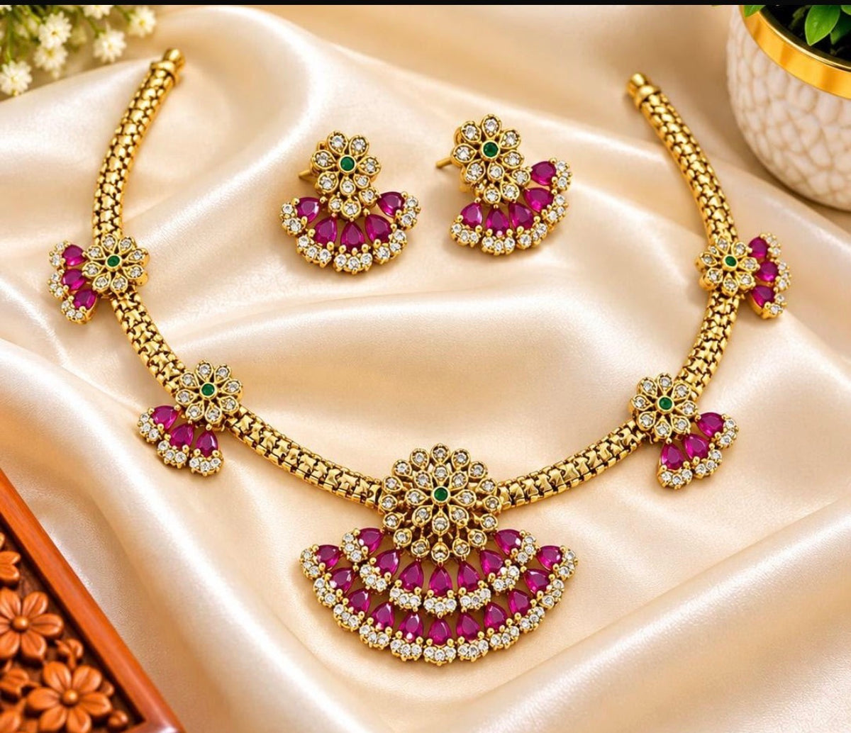 Half rose leaf pattern necklace with earrings