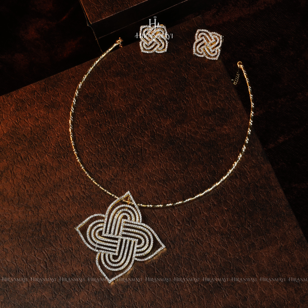 Kolam pattern pendant with hasli