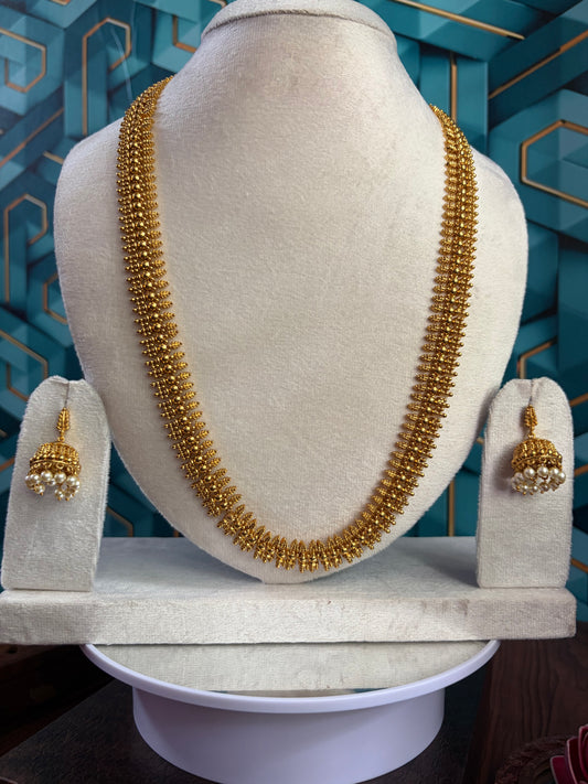 Mullai mottu haram with earrings