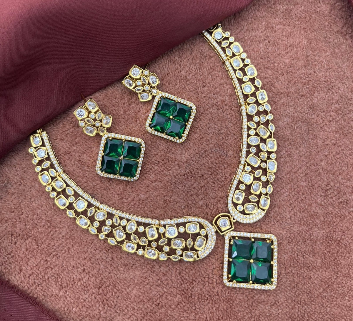 Mozonite stone uncut diamond pattern necklace with earrings