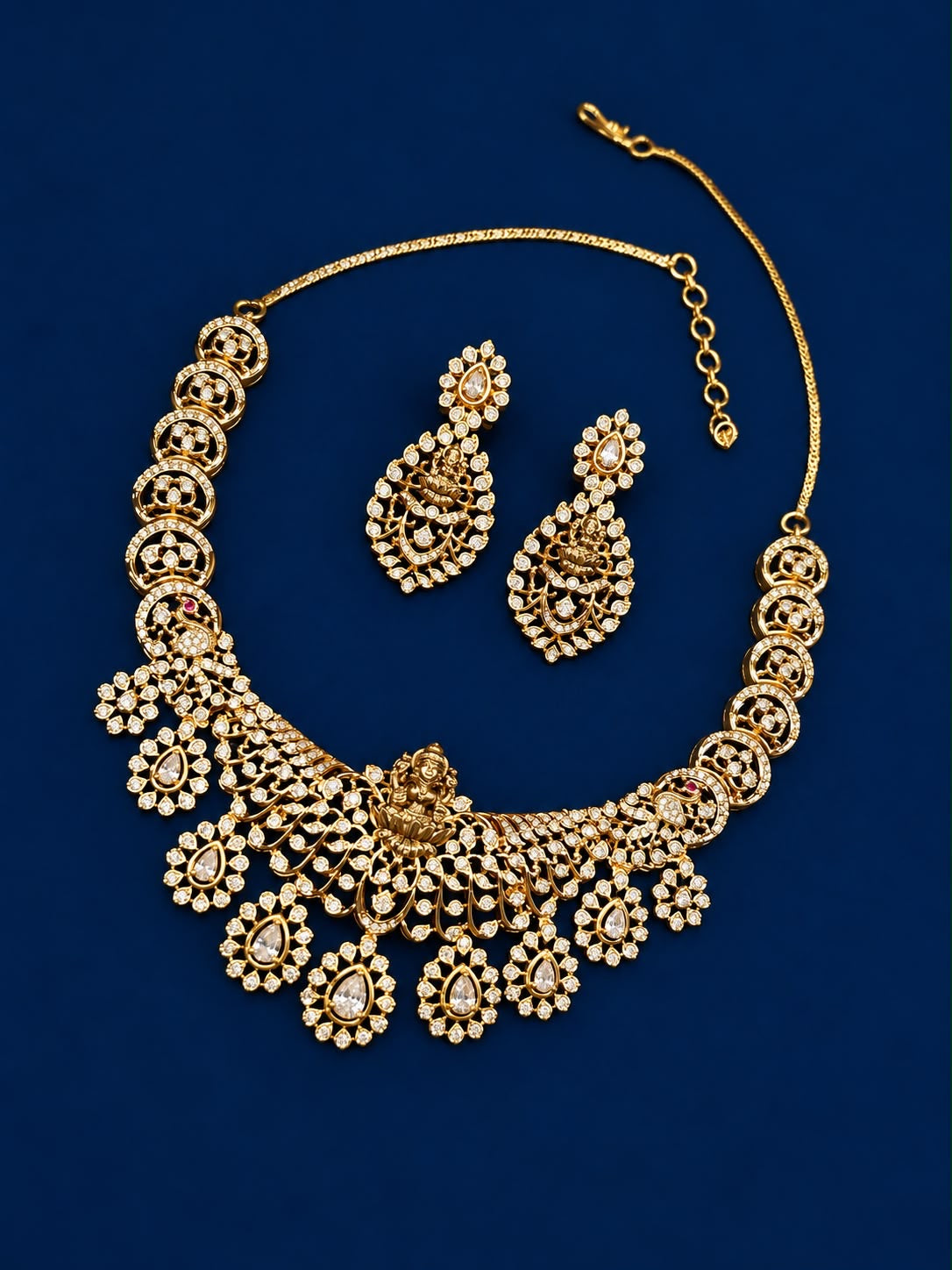 Stone placed statements necklace with earrings