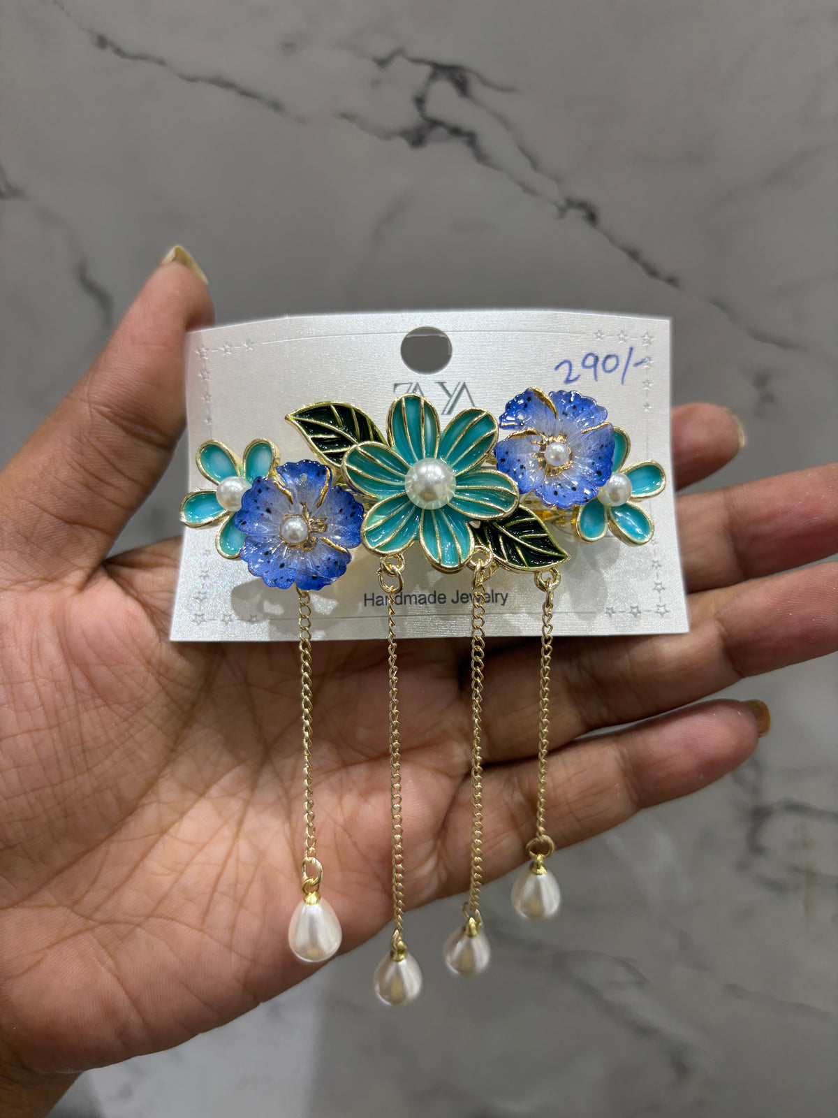 Fancy stylish hair clips