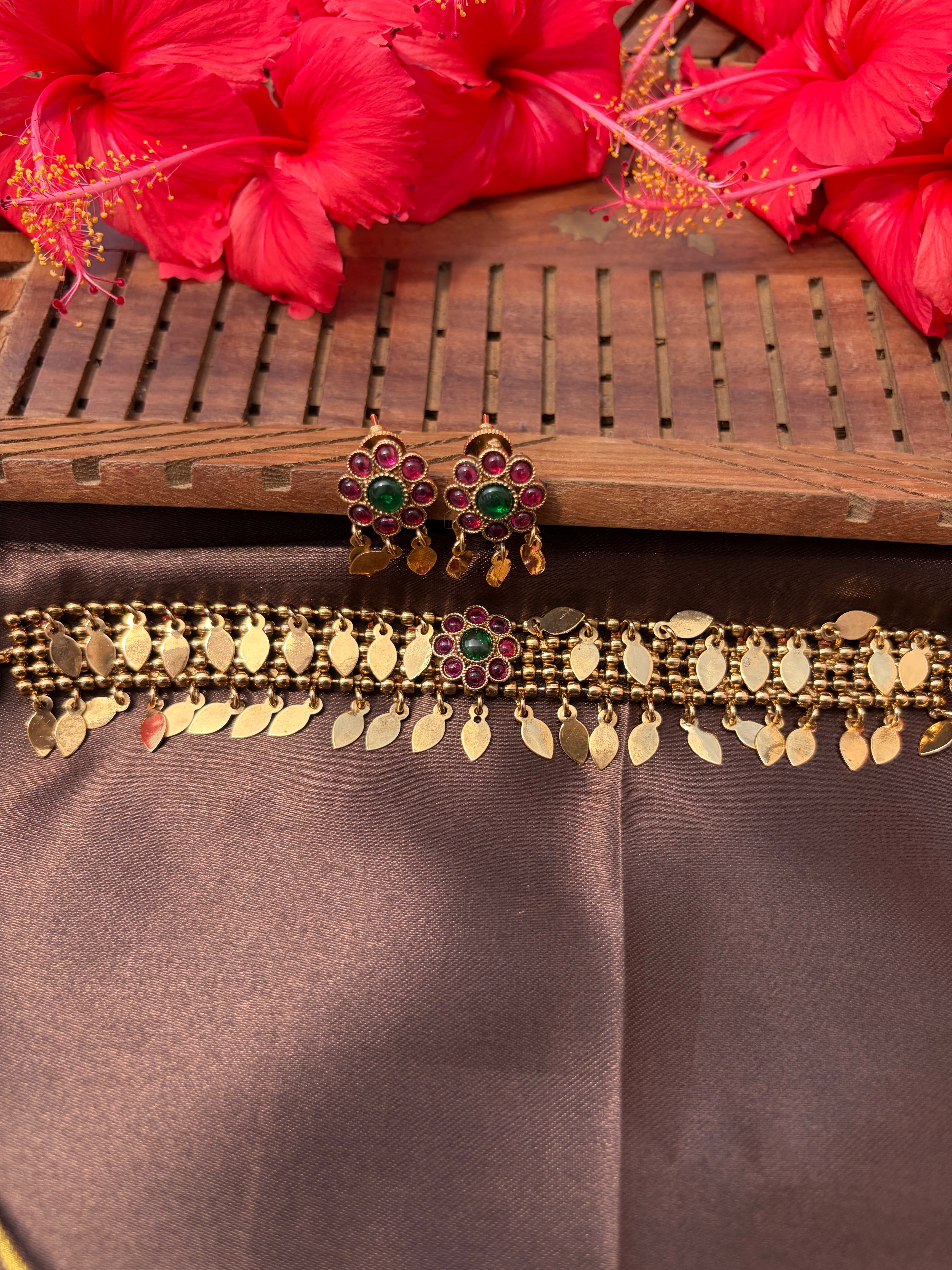 Elakkathali necklace with flower motif
