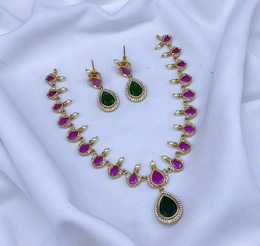 Bold stone lotus cut necklace with earrings