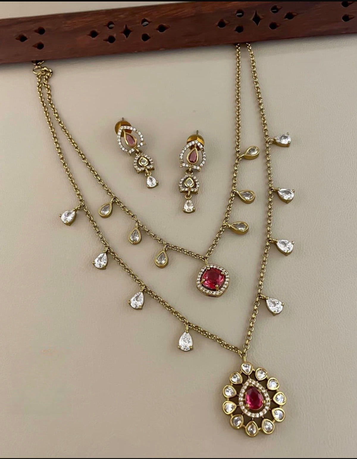Two layer chain with earrings