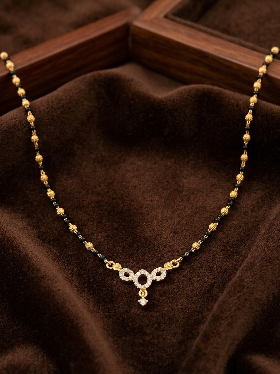 Black beds chain with pendant