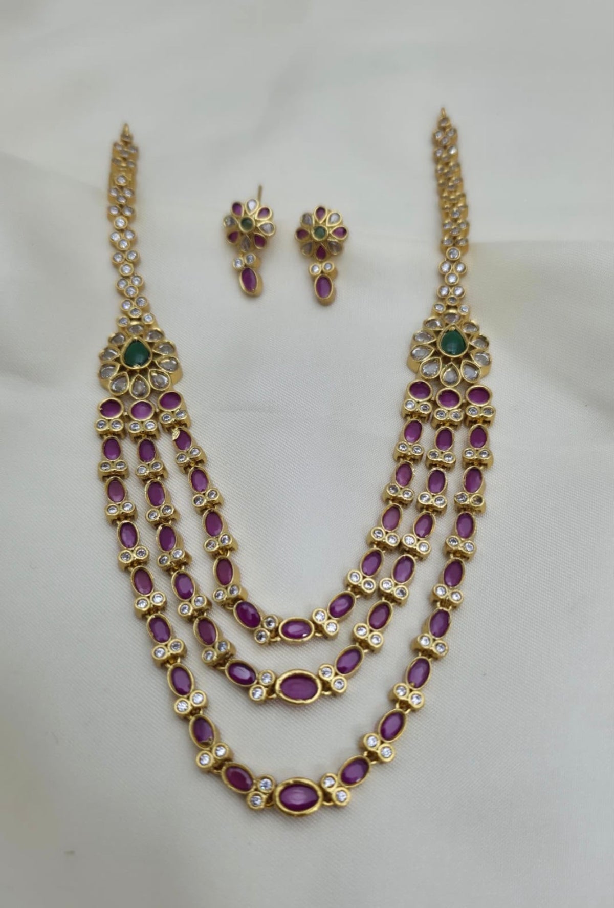 3 layer kemp stone with white necklace and earrings