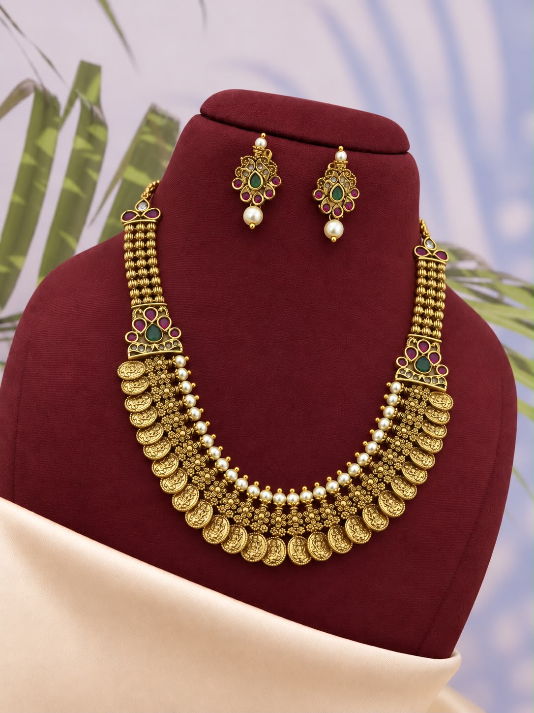 Antique gold necklace with earrings