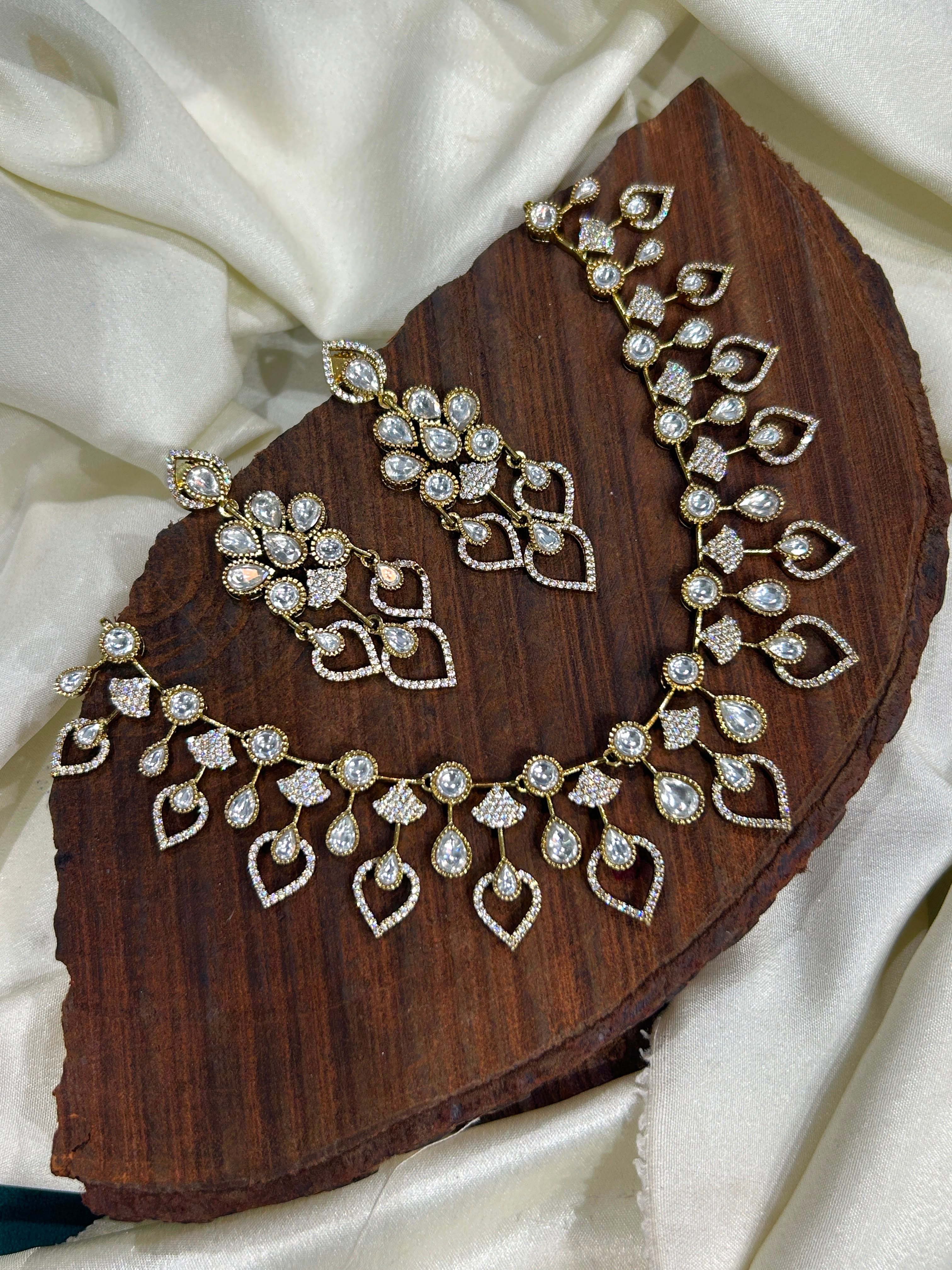Mozonite stone necklace with earrings