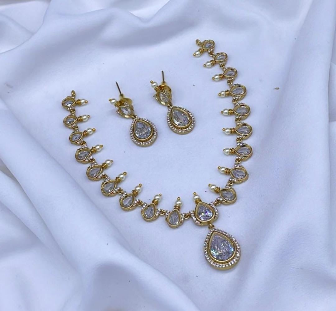 Bold stone lotus cut necklace with earrings