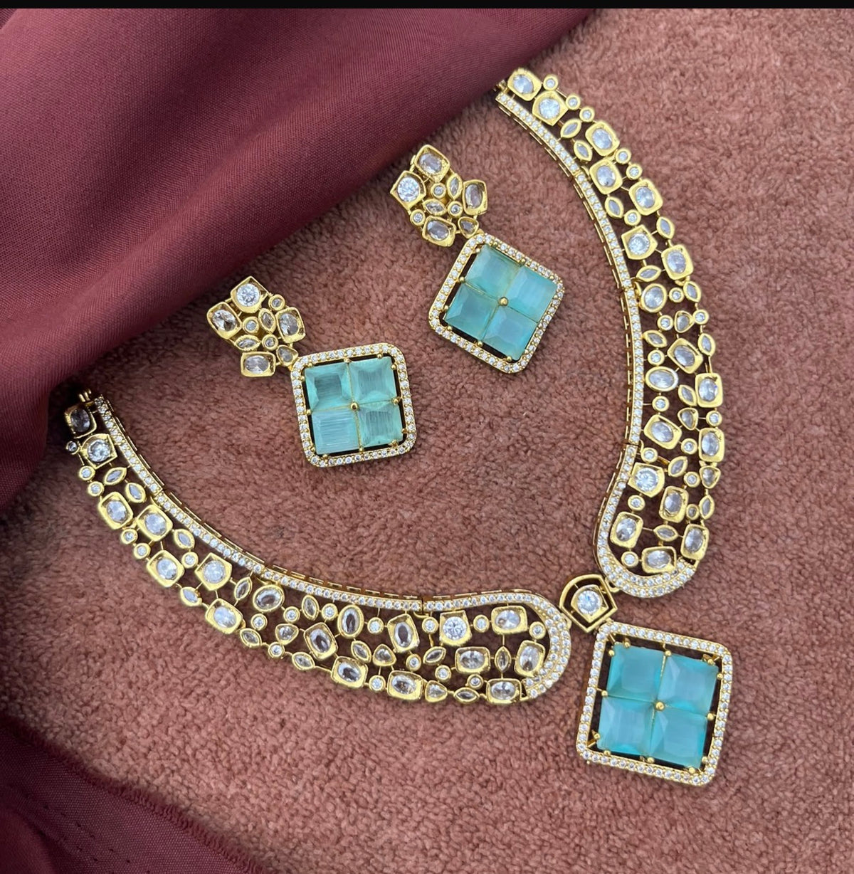 Mozonite stone uncut diamond pattern necklace with earrings