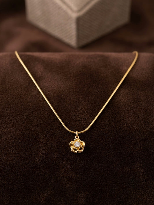 Anti tarnished chain with pendant