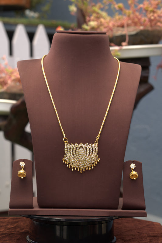 LONG CHAIN WITH LOTUS PENDANT WITH EARINGS