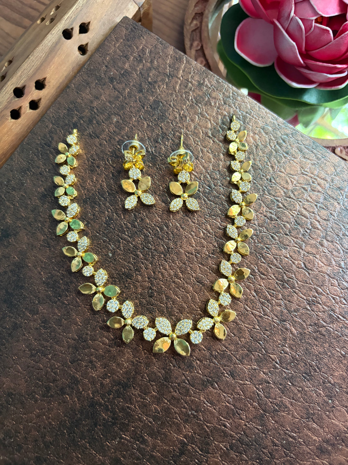 American diamond set flower pattern