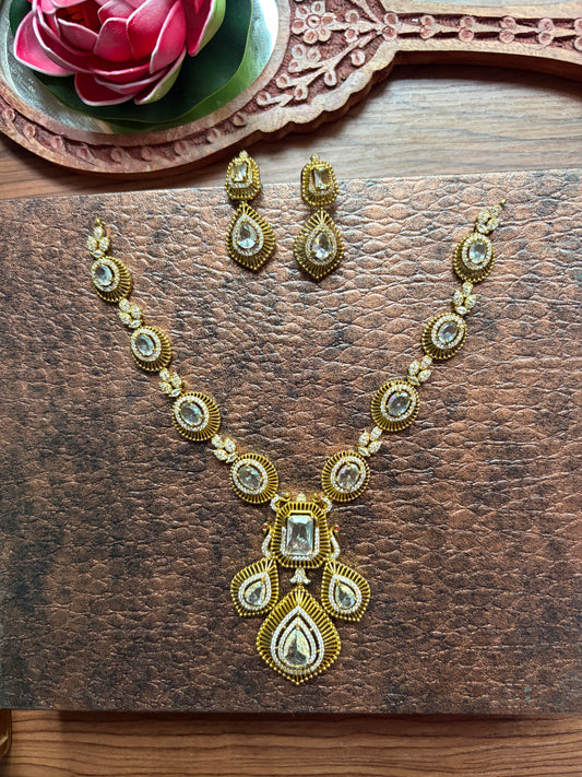 Peacock feathers pattern necklace with white stones